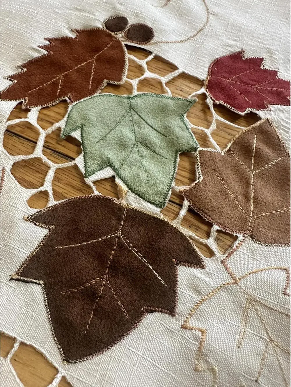 Vintage 100x58 Fall Leaf Appliqué Cutwork Tablecloth Harvest Decor